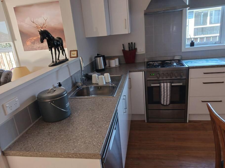 Villa Charming House In Westport Extérieur photo