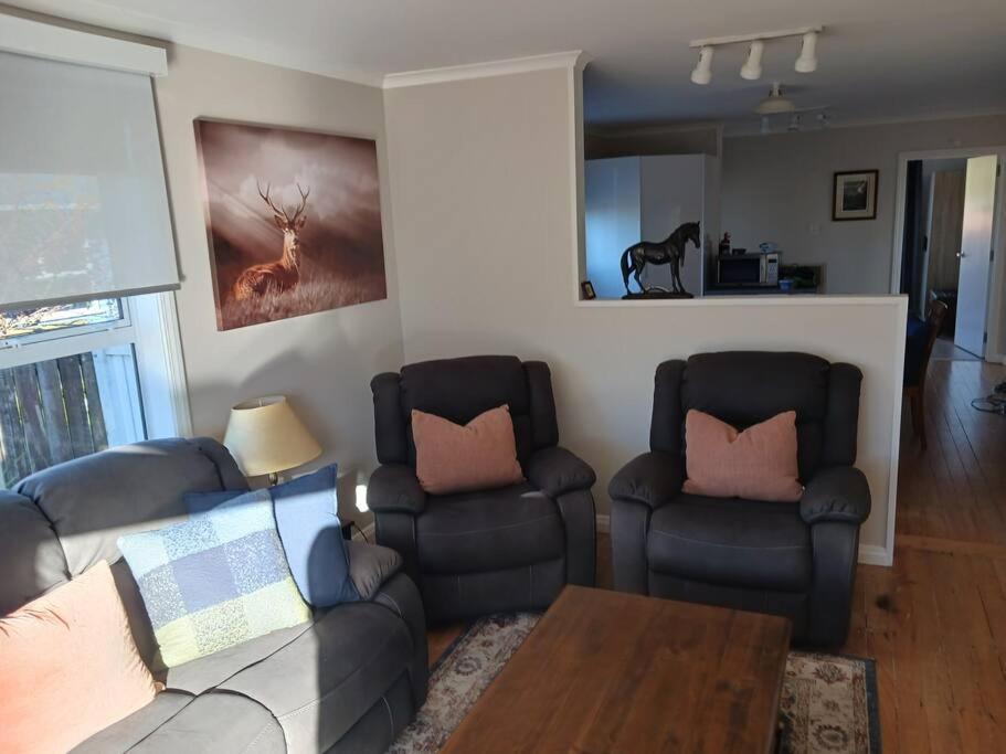 Villa Charming House In Westport Extérieur photo