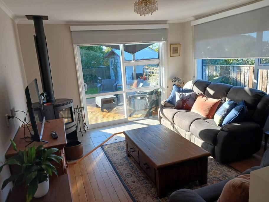 Villa Charming House In Westport Extérieur photo